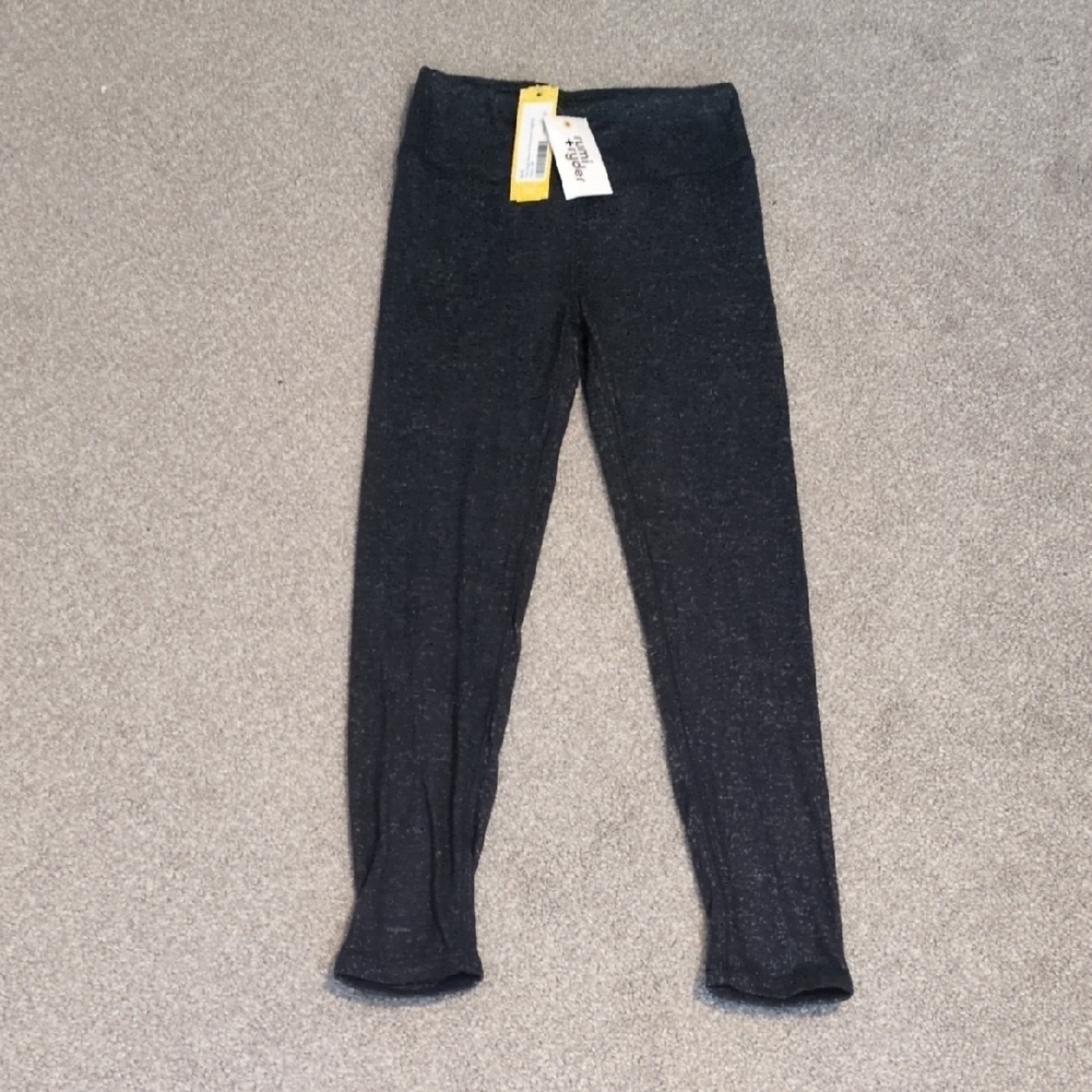 Black Form-Fitting Leggings with Ankle Detail
